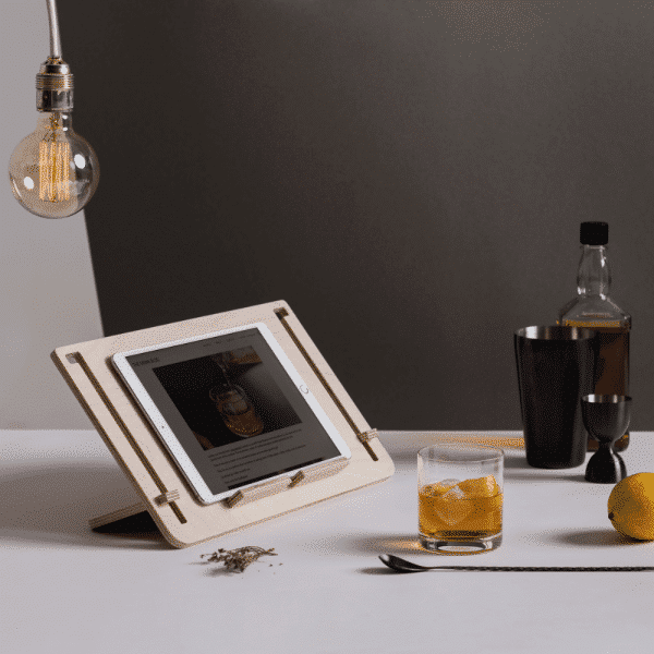 sustainable-tablet-wooden-stand-detablet-ekohunters-debosc