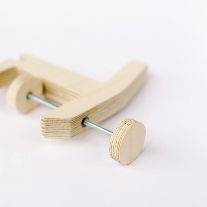 eco-friendly-wooden-hanger-el-serjant-ekohunters-debosc-sustainable-organizers
