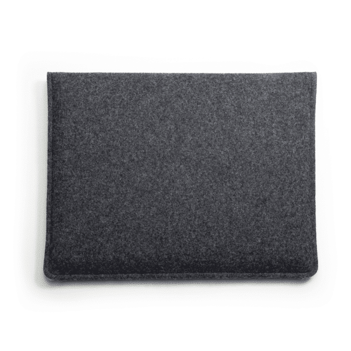 funda-de-ordenador-ecologica-gris-oscuro-lapatx-ekohunters-accesorios-oficina-sostenibles