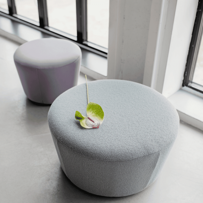 naive-puff-lila-gris-ekohunters-sofas-ecologicos-mobiliario-sostenible-interiorismo-sostenible-emko-ecodiseño