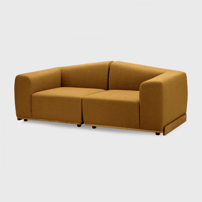 sofa-saler-mostaza-2-plazas-textil-symphony-mills-copenhagen-ekohunters-sofas-ecologicos-mobiliario-sostenible-interiorismo-sostenible