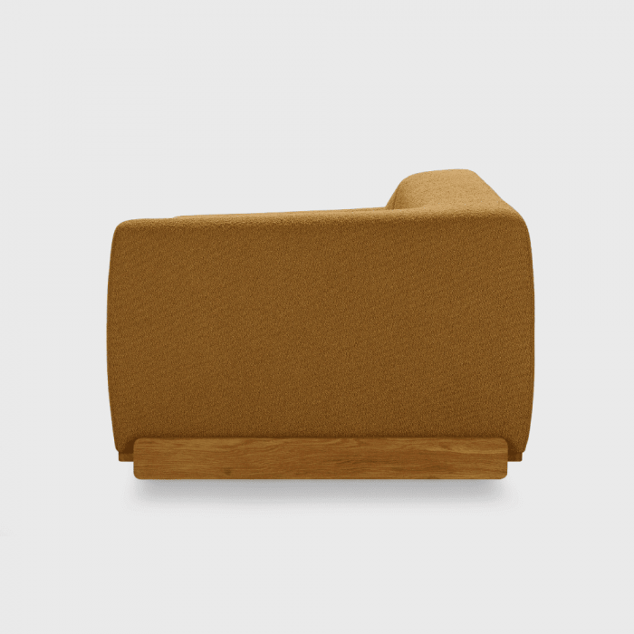 sofa-saler-mostaza-2-plazas-textil-symphony-mills-copenhagen-ekohunters-sofas-ecologicos-mobiliario-sostenible-interiorismo-sostenible-ecodiseño