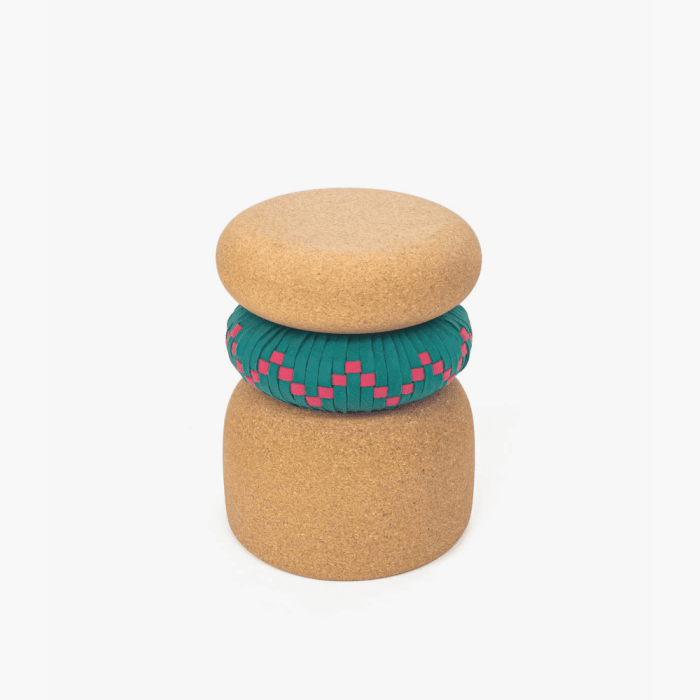 taburete-pequeno-sostenible-varina-verde-corcho-dam-ekohunters-ecodiseño-muebles-ecologicos-ecodiseño