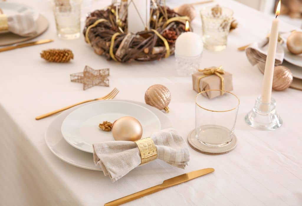 Decorate Your Christmas Table with Elegance and Style: A Complete Guide