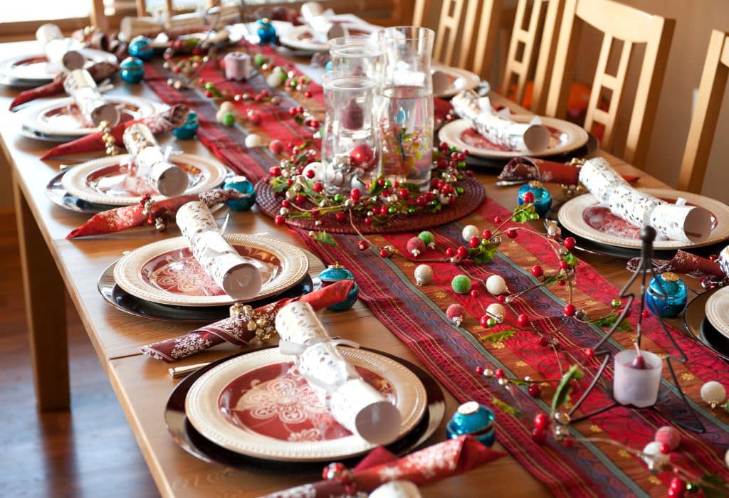 Decorate Your Christmas Table with Elegance and Style: A Complete Guide