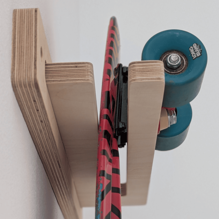soporte-de-pared-para-monopatines-la-rampa-ekohunters-debosc