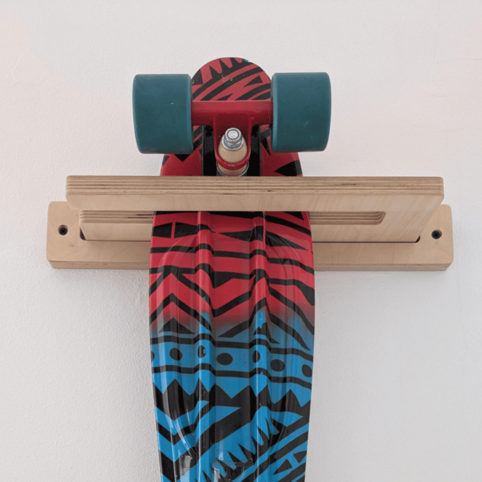 soporte-de-pared-para-monopatines-la-rampa-ekohunters-debosc-ecodiseño