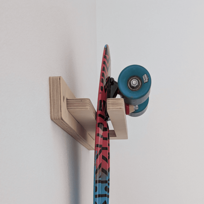 eco-friendly-wall-mount-for-skateboards-the-ramp-ekohunters-debosc