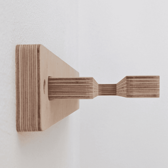 soporte-de-pared-para-monopatines-la-rampa-ekohunters-debosc-ecodiseño-detalle
